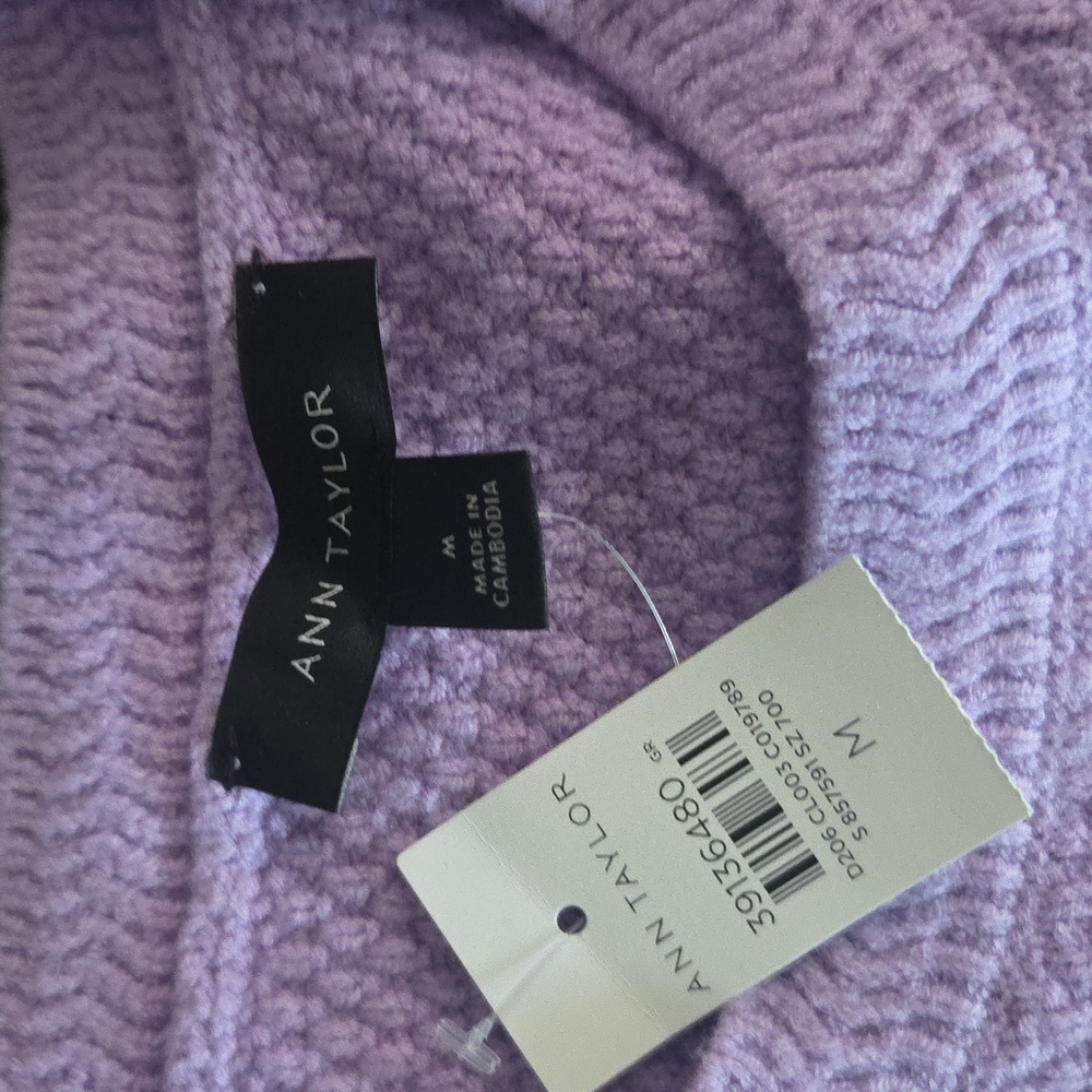 BRAND NEW Ann Taylor Lilac Textured Knit Short Sleeve Sweater - Size Medium - Picture 7 of 9